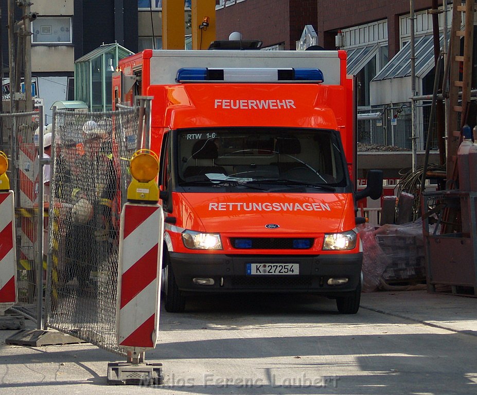 Arbeiter abgestuerzt Koeln Severinstr nahe Einsturzstelle Archiv P55.JPG